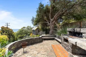 Clifftop Coastal Sanctuary Panoramic Views - Image 5