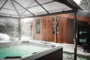 Bellingham Meadows- with hot tub and king size bed - Image 2