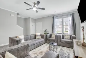 Clean Townhome Work ready Near Airport - Image 4