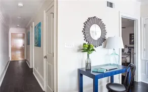 Alluring Upscale Chic Downtown Condo - Image 4