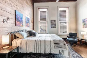 Satchmo: Dwntwn Bryan-Main Street, 2nd floor, King Beds - Image 4