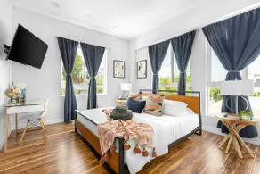 Luxe 3BR Townhome | Secure Parking - Image 2