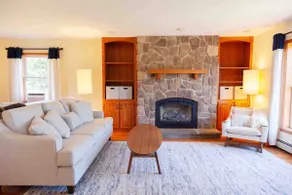 Berkshires Lakefront Retreat by Evergreen Home - Image 4
