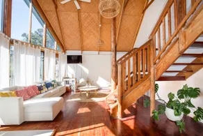 The Treehouse Pet Friendly 2 Mins Walk to Beach - Image 3