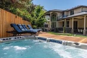 Olympus Luxury - Prime Location - HotTub, Theater and More - Image 4
