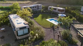 BondiLodge, a unique accommodation with a pool in Lujan - Image 3