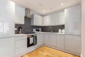 Cosy 1 Bedroom Apartment in the Heart of Eastleigh - Image 2