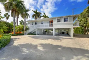 Waterfront Luxury Home with Pool and Boat Dock - Image 2