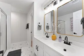 Modern & Homey 3BR Home, Remote Work Friendly, King Beds, Fast WiFi - Image 4
