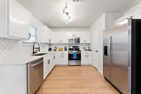 Modern & Homey 3BR Home, Remote Work Friendly, King Beds, Fast WiFi - Image 3