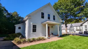 Uptown Charmer, Meredith near Winnipesaukee! - Image 2