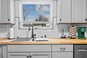 Boho Chic Work Escape - 2-Bedroom, Close to Burlington/Airport - Image 4
