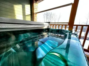 Alpine Retreat: 2BR Ski-In/Ski-Out Condo with Private Hot Tub - Image 2