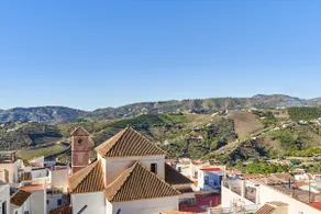 House with views 2 - Image 3