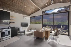 Zion Luxury Loft Unit 3 - Image 4