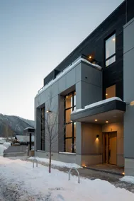 The Glenwood Townhouse Private 5 Story Luxury Residence in Downtown Jackson! - Image 2