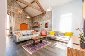 18th Century modern conversion with private parking - Image 4