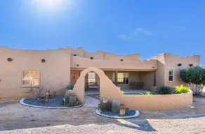 Western desert escape, pool, backyard oasis - Image 3