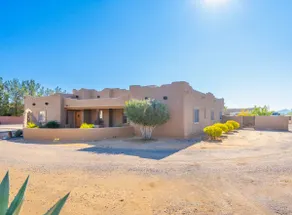 Western desert escape, pool, backyard oasis - Image 2