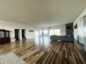 Beautiful Enormous Home with Mountain Views! - Image 5