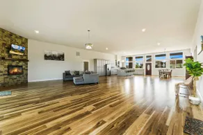 Beautiful Enormous Home with Mountain Views! - Image 4
