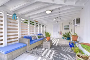 Lady Palm: Central Apt, Sleeps 3 | 3 miles to IMG - Image 2
