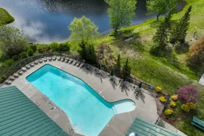 Relaxing Lincoln Condo w/ Fireplace & Shuttle - Image 2