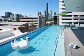 2BR Utopia Fortitude Valley -Pool-Rooftop-King bed - Image 5
