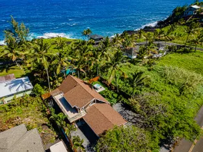 Zuki House 3BR Sleeps 6 Hot Tub 1 Block to Ocean - Image 2