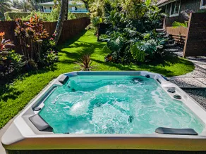 Zuki House 3BR Sleeps 6 Hot Tub 1 Block to Ocean - Image 3