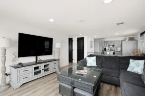 6 Bedroom plus Crows Nest with Beach View - Image 5