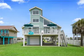 6 Bedroom plus Crows Nest with Beach View - Image 2