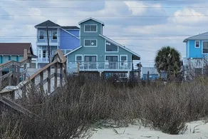 6 Bedroom plus Crows Nest with Beach View - Image 1