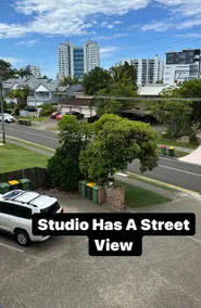 Pet-Friendly Studio with Pool & Pontoon Access - Image 3