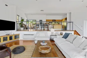 Hilltop Hideaway Merewether Family Escape - Image 5