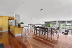 Hilltop Hideaway Merewether Family Escape - Image 2