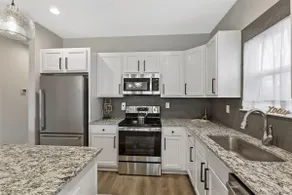 Veronica's Place: Work Friendly & Near Downtown - Image 3