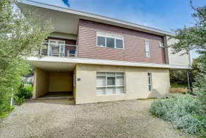 Absolute Luxury Beachfront - Middleton - BYO Linen - Image 2