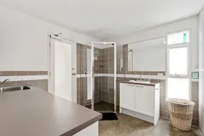 Absolute Luxury Beachfront - Middleton - BYO Linen - Image 5