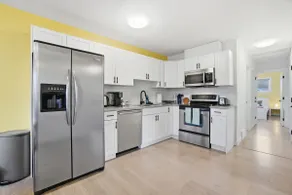 Cindy - 3 Bedrooms, Cozy Main Floor Suite! - Image 3