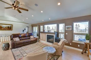 Cabin on 13 acres w/ Pool Table & Jacuzzi Tub! - Image 2