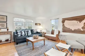 Stunning Home with Water Views - Image 4
