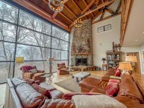 Stunning Luxury Home Direct Ski Access and Hot Tub - Image 3
