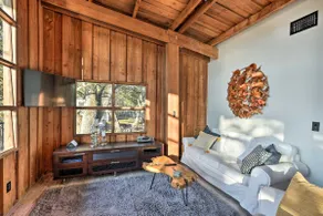 Fort White Retreat: Deck & River Access! - Image 4