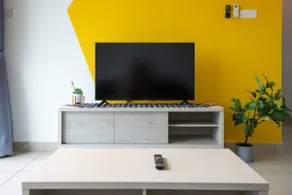 Bright & Modern 3BR Suite FREE Parking - Image 3