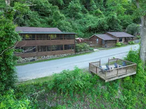 Secluded Lodge w/ grill + Free Coffee and Tea - Image 2