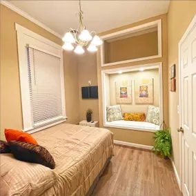 The Flat on Front Street - Image 5