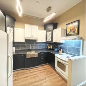 The Flat on Front Street - Image 2