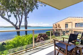 Kooringal 6, 105 Soldiers Point Rd - waterfront unit - Image 2