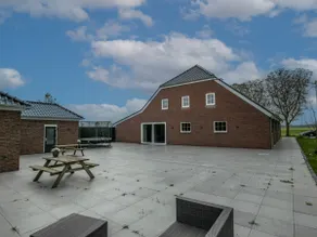 very luxurious group accommodation with en-suite rooms - Image 2